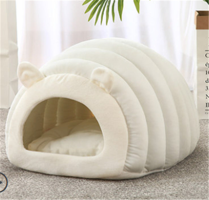 Winter Cat Cave Bed – Warm Enclosed Cat Nest with soft fabric and cozy design for indoor cats.
