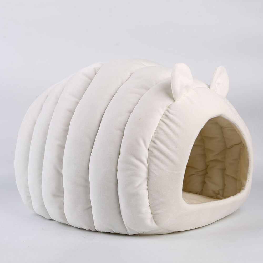 Cozy Winter Cat Cave Bed – Warm Enclosed Cat Nest for Indoor Cats, featuring soft, plush material and a cute design.