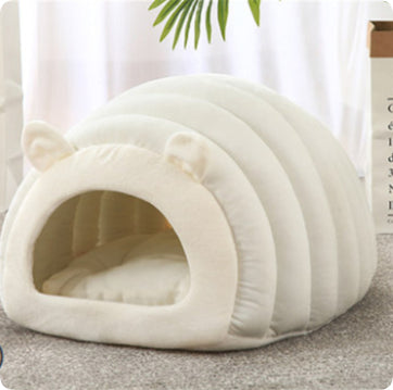 Winter Cat Cave Bed – Warm Enclosed Cat Nest for indoor cats, cozy and secure pet sleeping space.